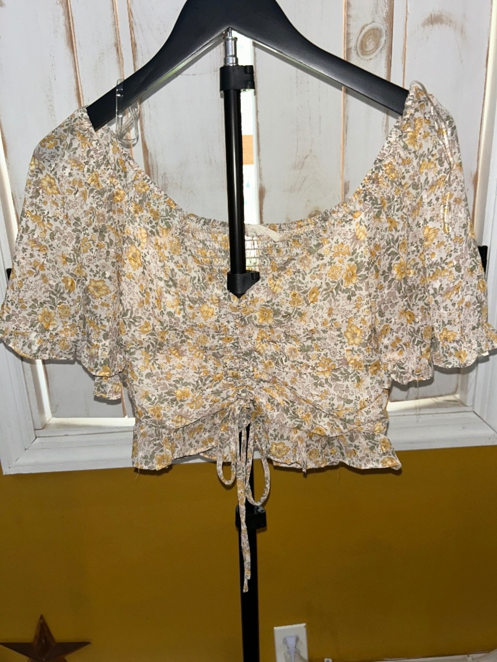 Altar'd State Floral Smocked Crop Top Small w/Thin Gold Metallic Thread